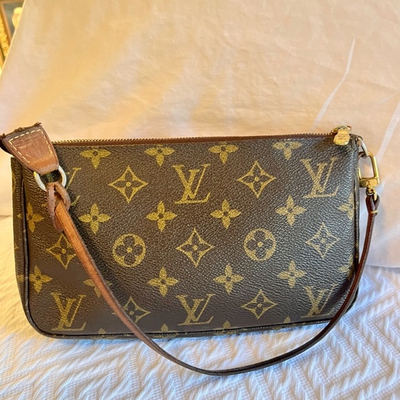 Louis Vuitton Pochette Accessories Bag with extra chain strap - Picture 3 of 15